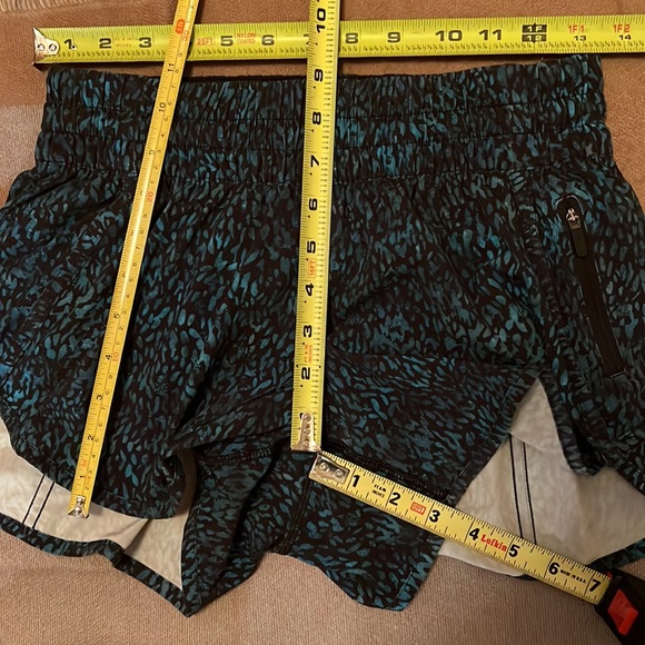 Lululemon lined tracker running short, 8 - Picture 16 of 16